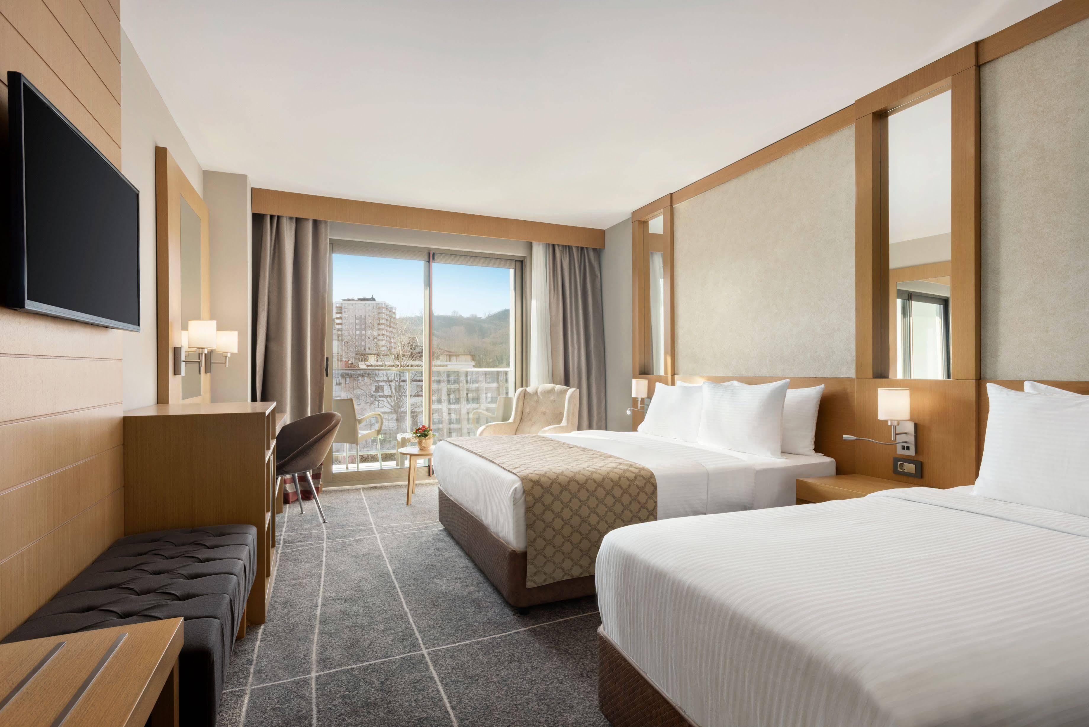 Ramada Resort By Wyndham Unye Ngoại thất bức ảnh