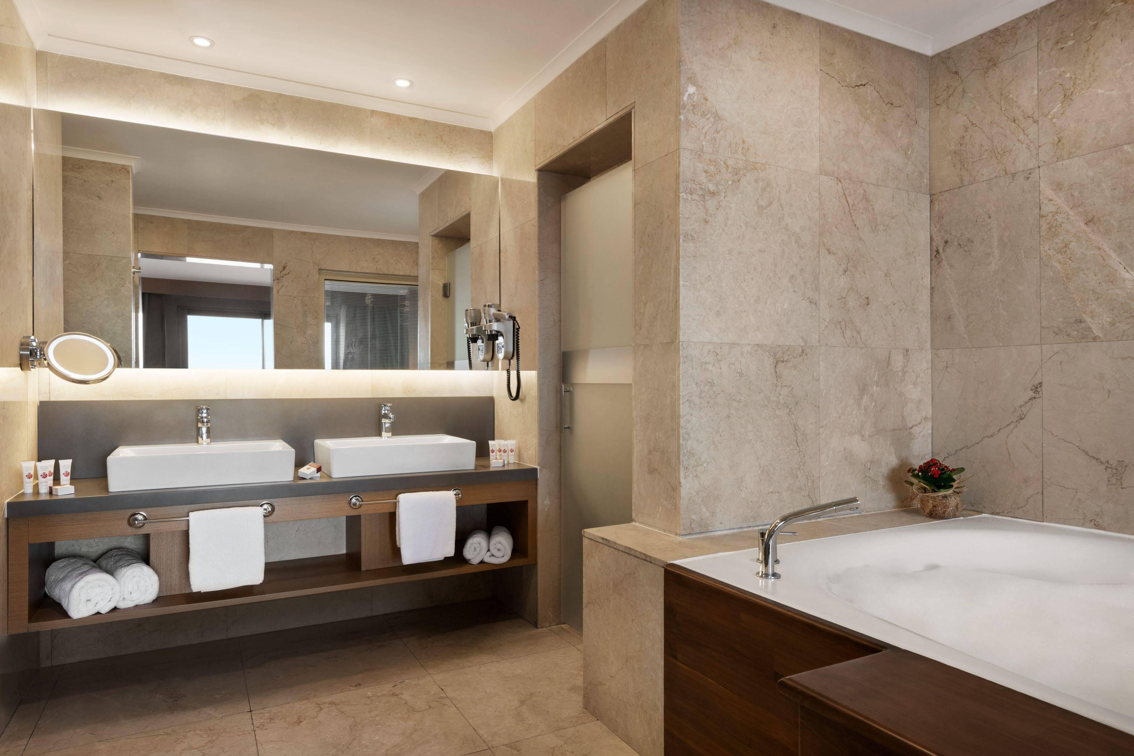 Ramada Resort By Wyndham Unye Ngoại thất bức ảnh