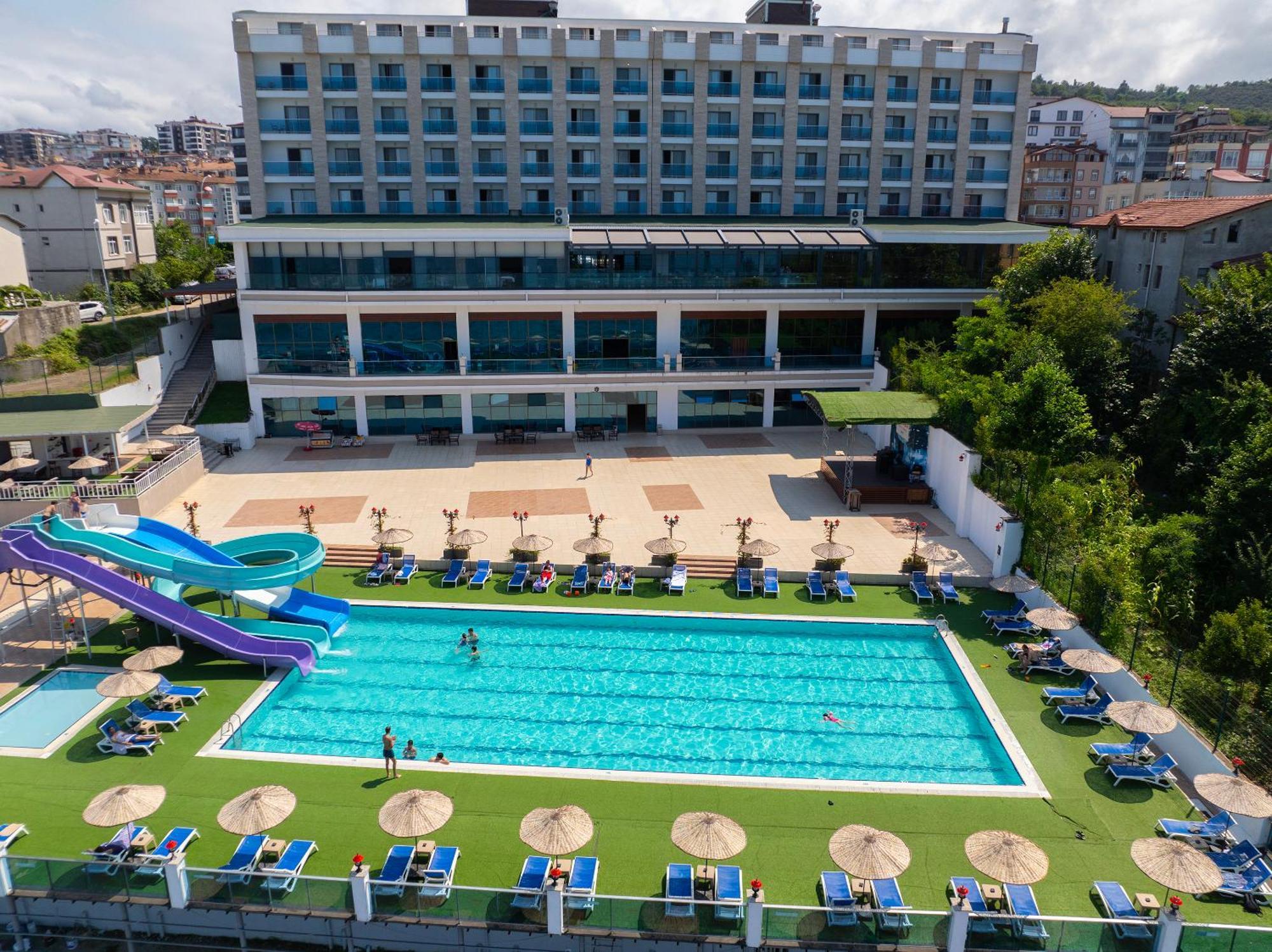 Ramada Resort By Wyndham Unye Ngoại thất bức ảnh