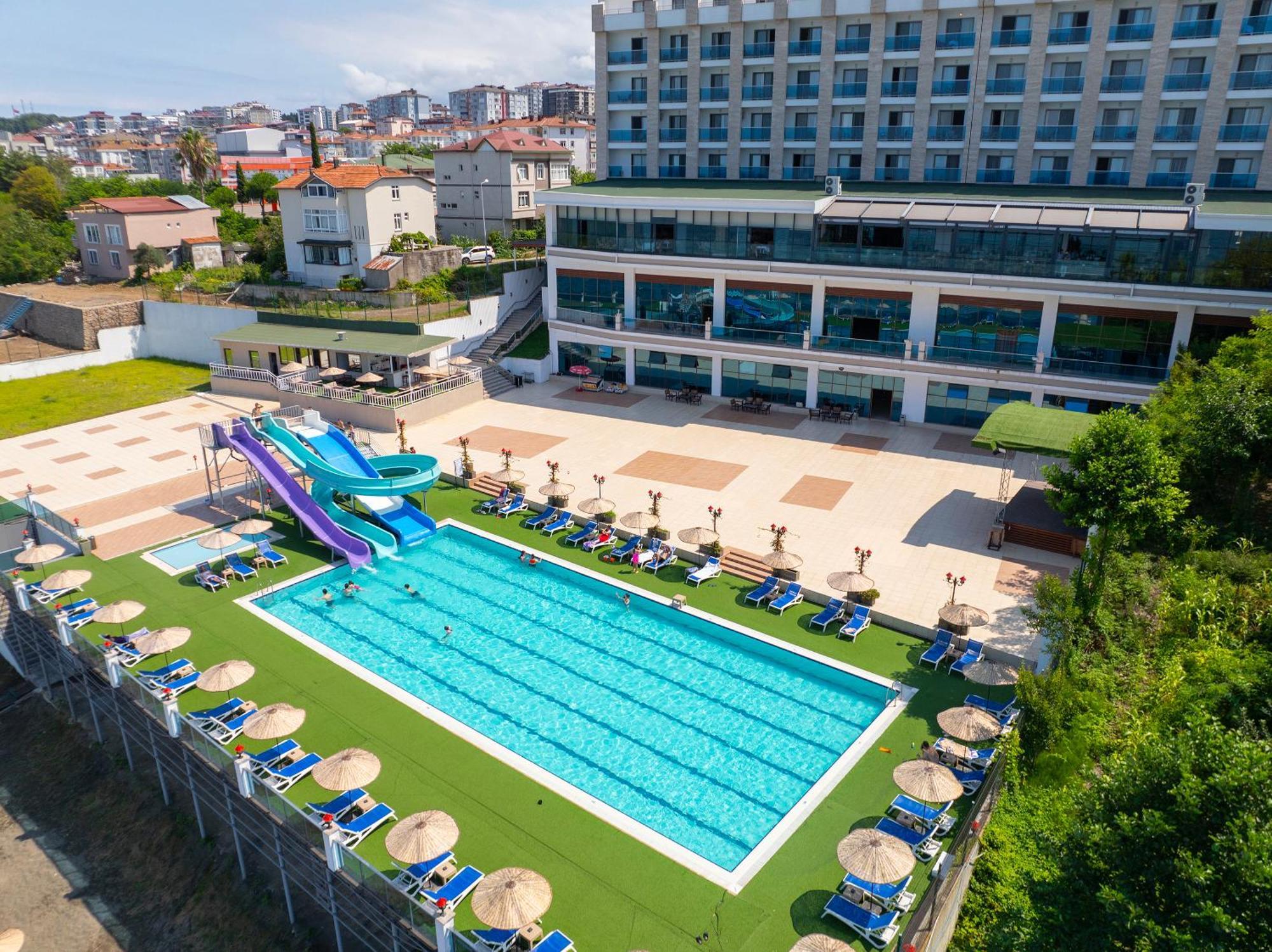 Ramada Resort By Wyndham Unye Ngoại thất bức ảnh